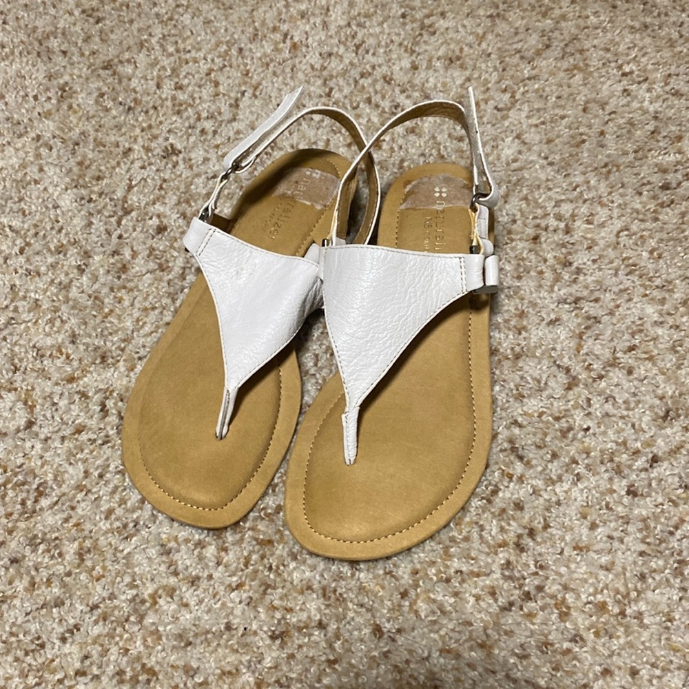 Michelle D new w/o box size 6 sandals